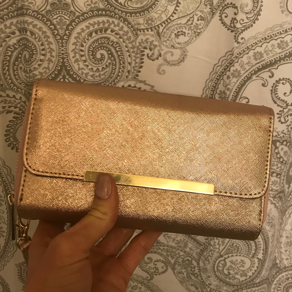 *SOLD ON MERCARI* Rose gold clutch/wallet
